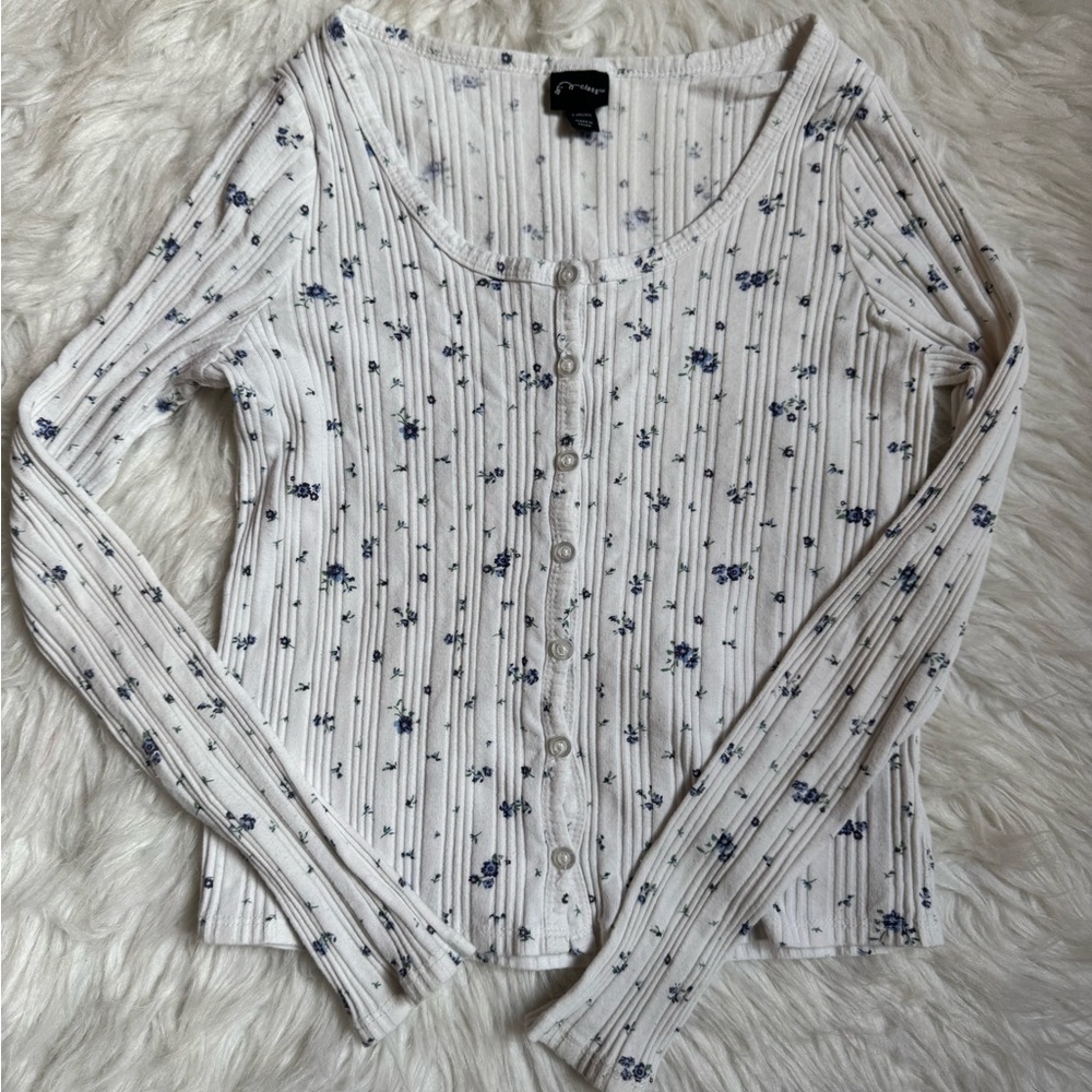 Floral Button-Down Sleepwear Top - Picture 7 of 7